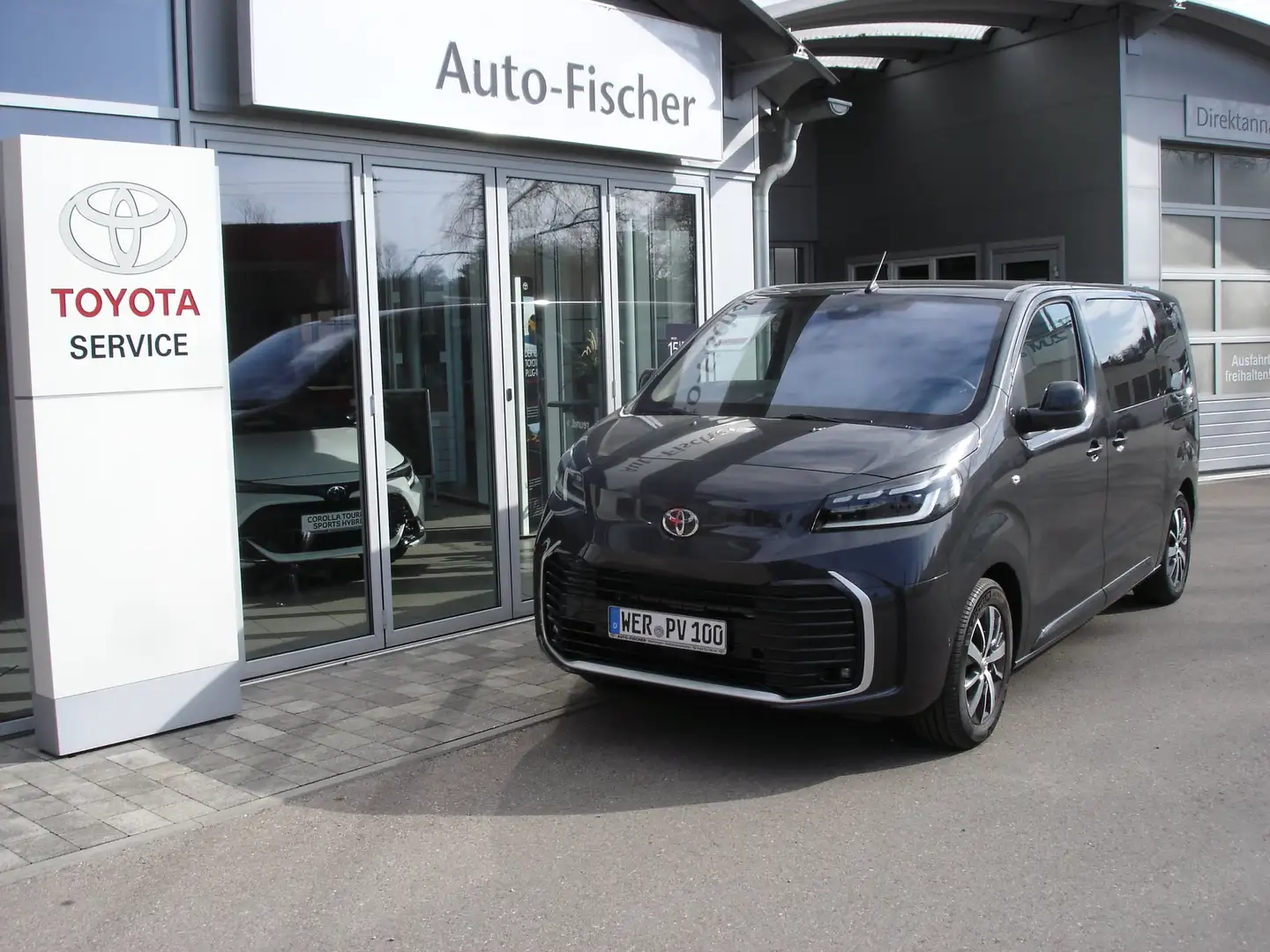 Toyota Proace 2,0-l-D-4D L1 (8-Si.) Autm. Verso Team Deutschland Grau - 1