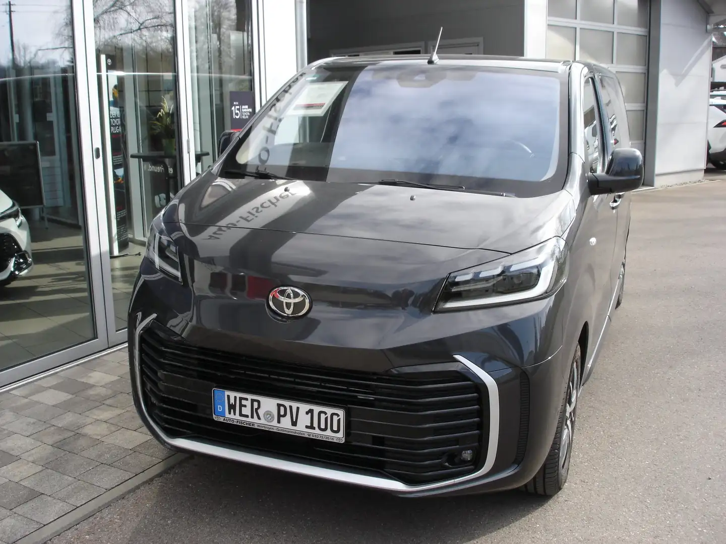 Toyota Proace 2,0-l-D-4D L1 (8-Si.) Autm. Verso Team Deutschland Grau - 2