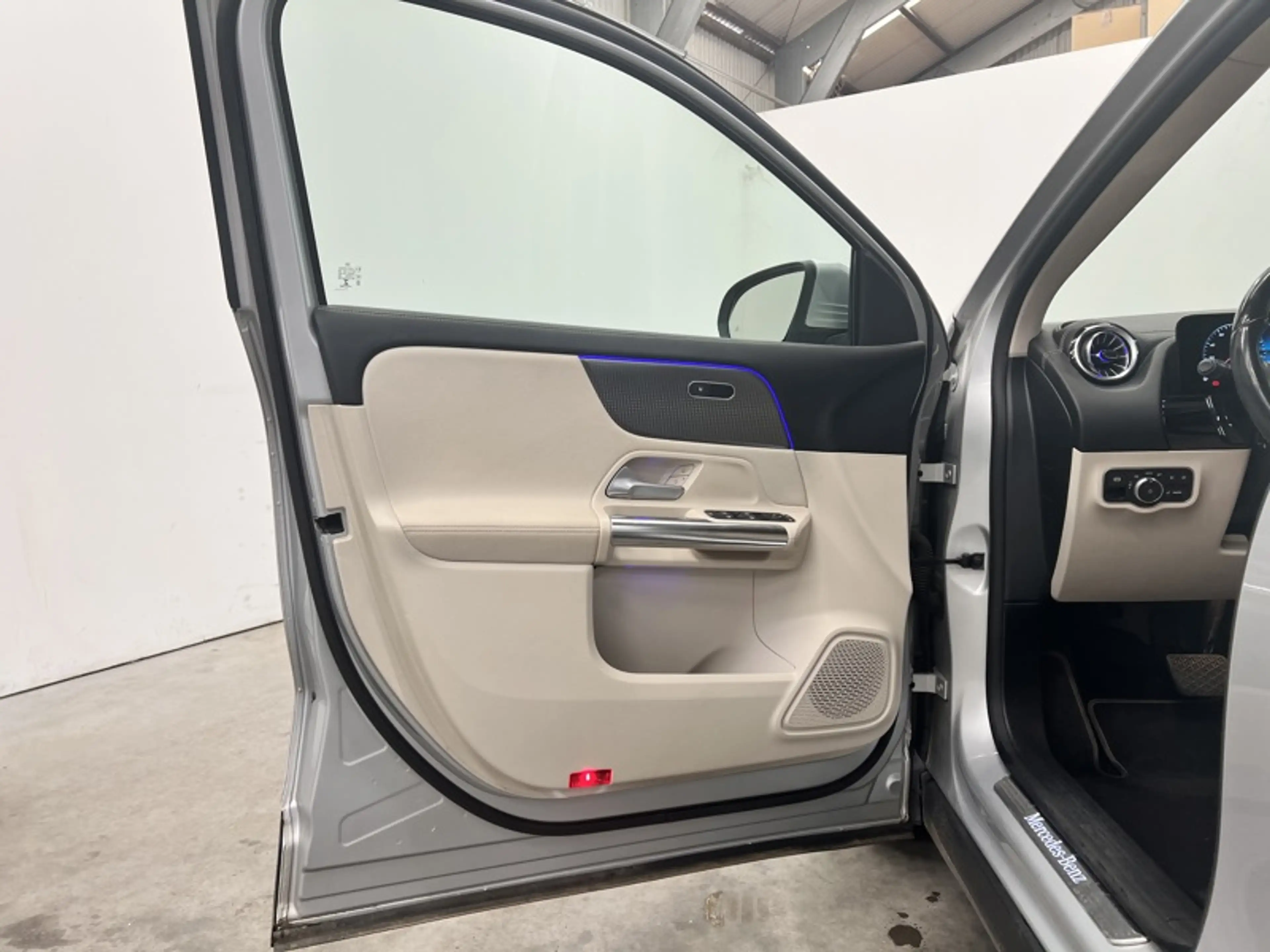 Mercedes-Benz GLA 200 d Luxury Line Attelage — photo 11