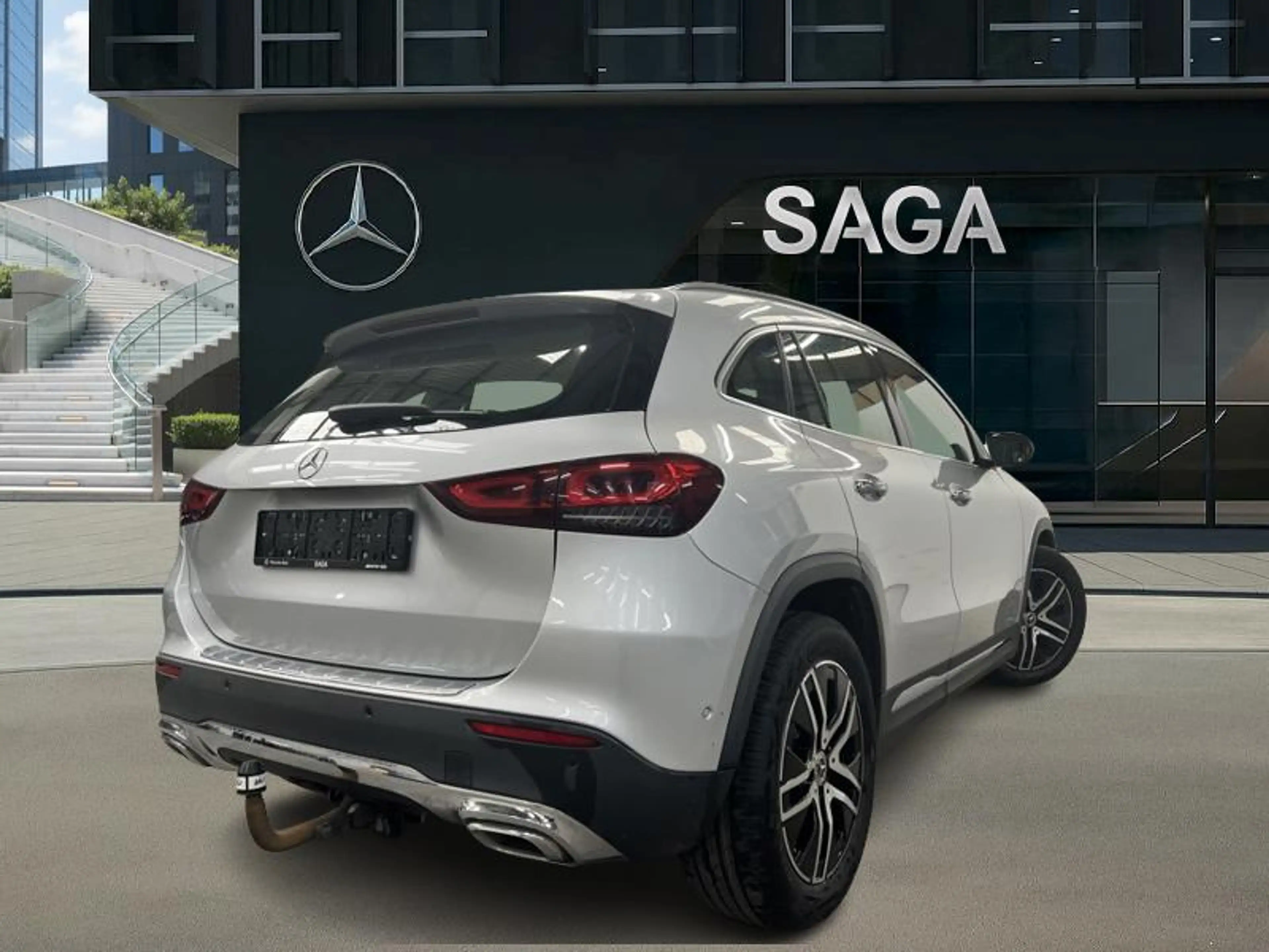 Mercedes-Benz GLA 200 d Luxury Line Attelage — photo 2
