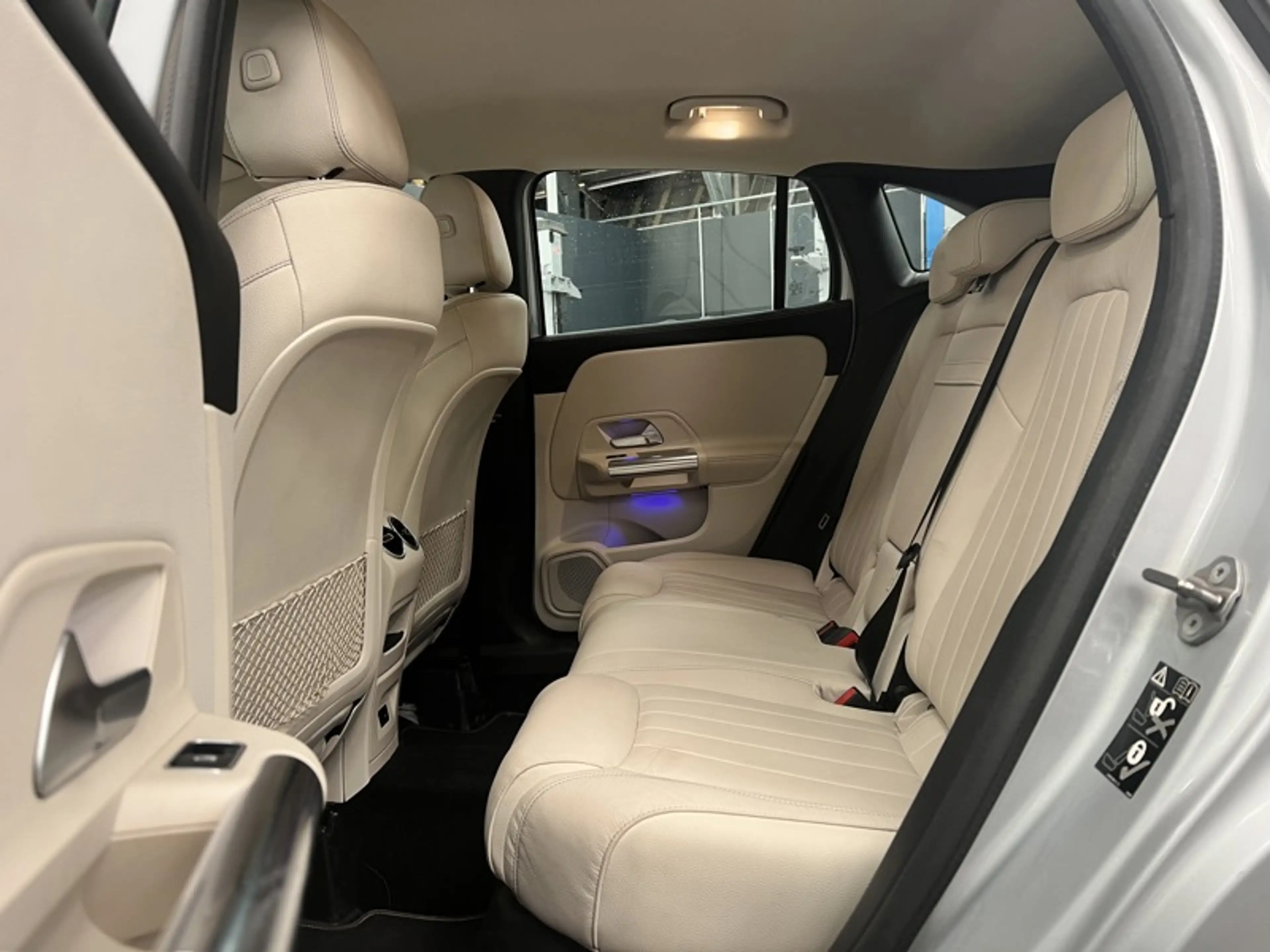 Mercedes-Benz GLA 200 d Luxury Line Attelage — photo 8