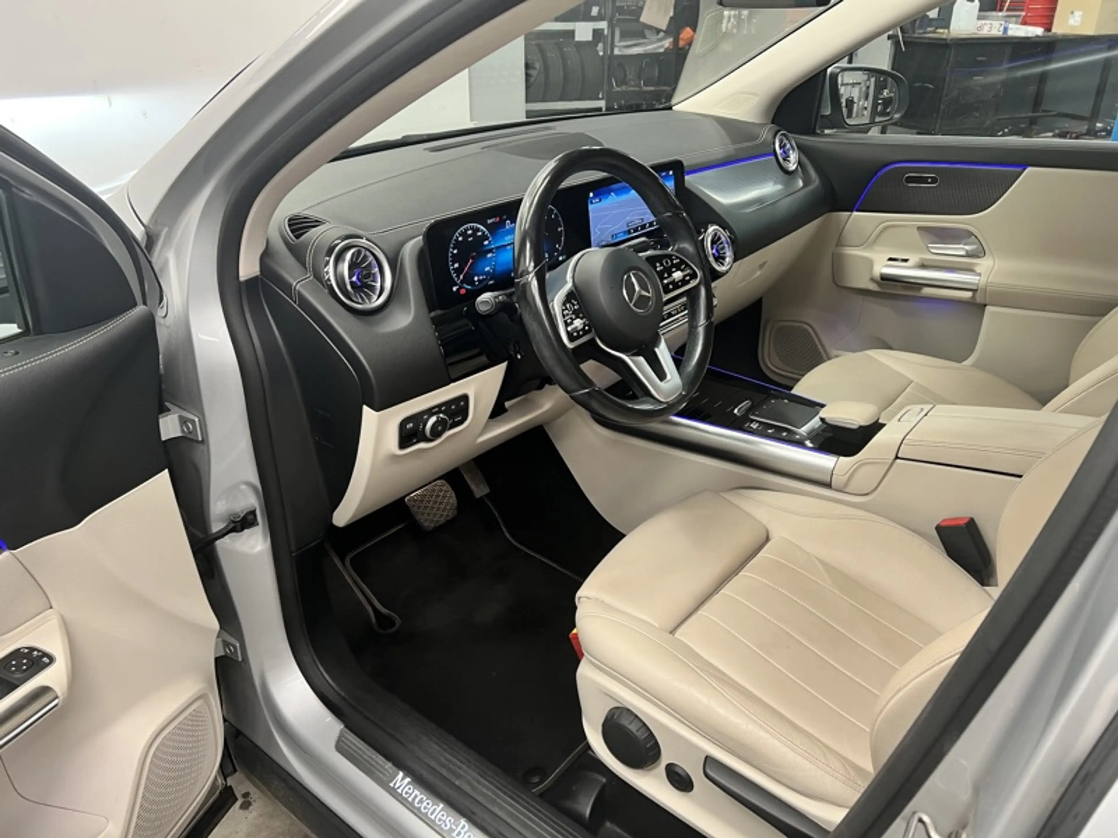 Mercedes-Benz GLA 200 d Luxury Line Attelage — photo 10