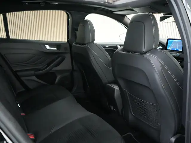 Ford Focus view 14