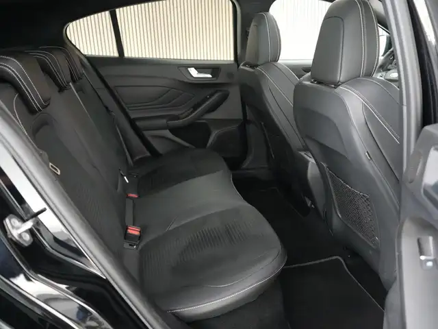 Ford Focus view 15