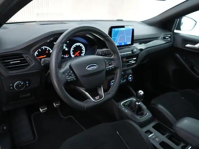 Ford Focus view 3