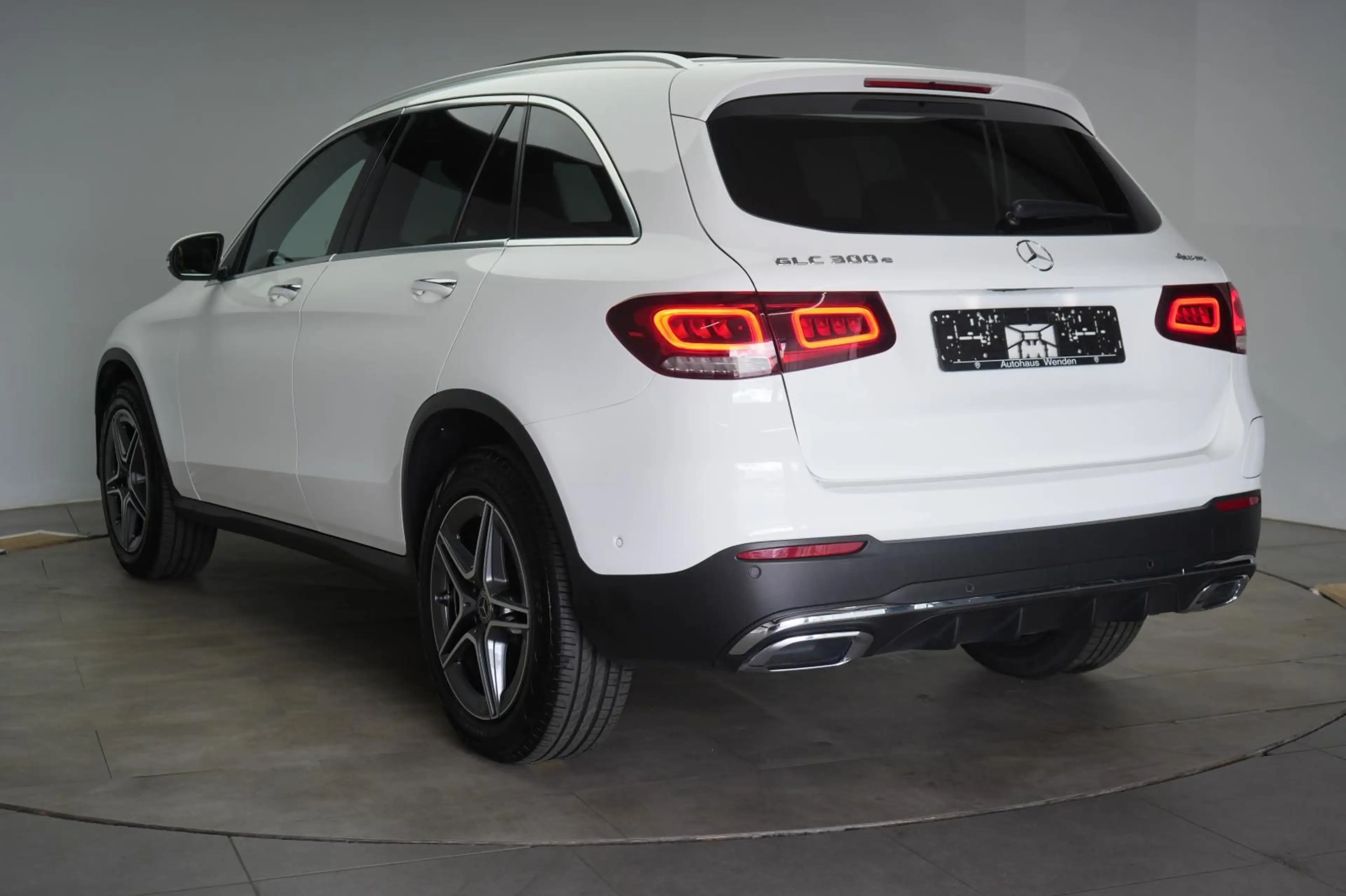 Mercedes-Benz GLC 300 e 4Matic 9G-Tronic Pano/Leder/360Kamera/ — photo 5
