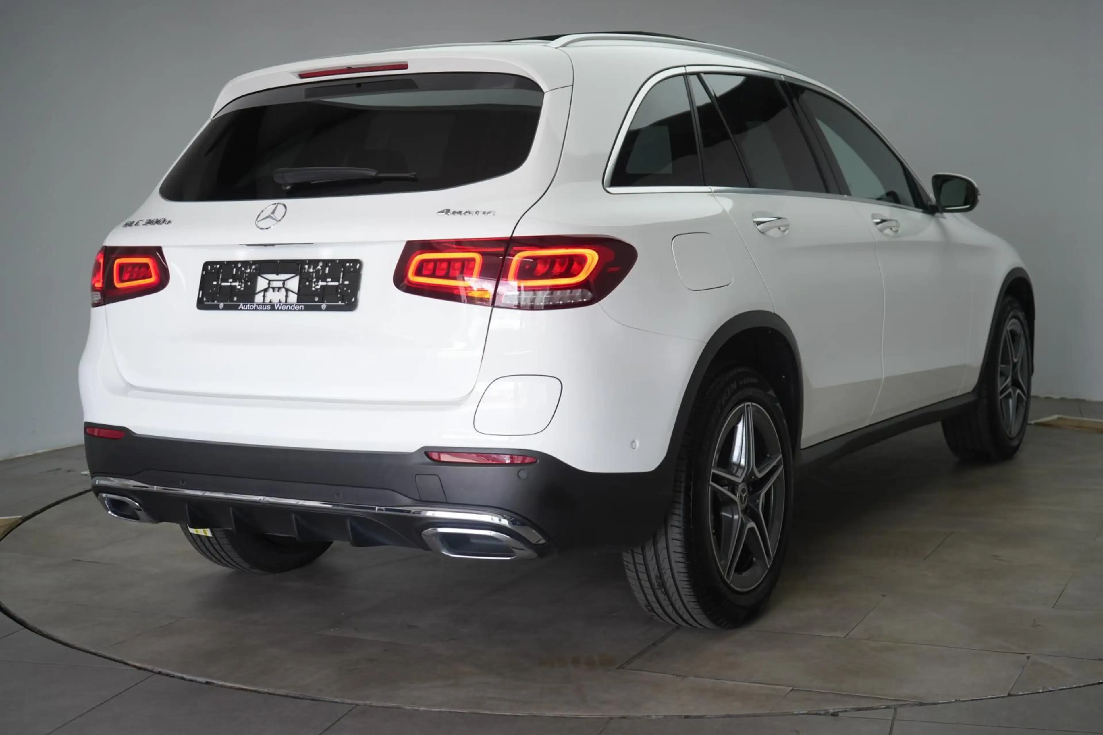 Mercedes-Benz GLC 300 e 4Matic 9G-Tronic Pano/Leder/360Kamera/ — photo 4