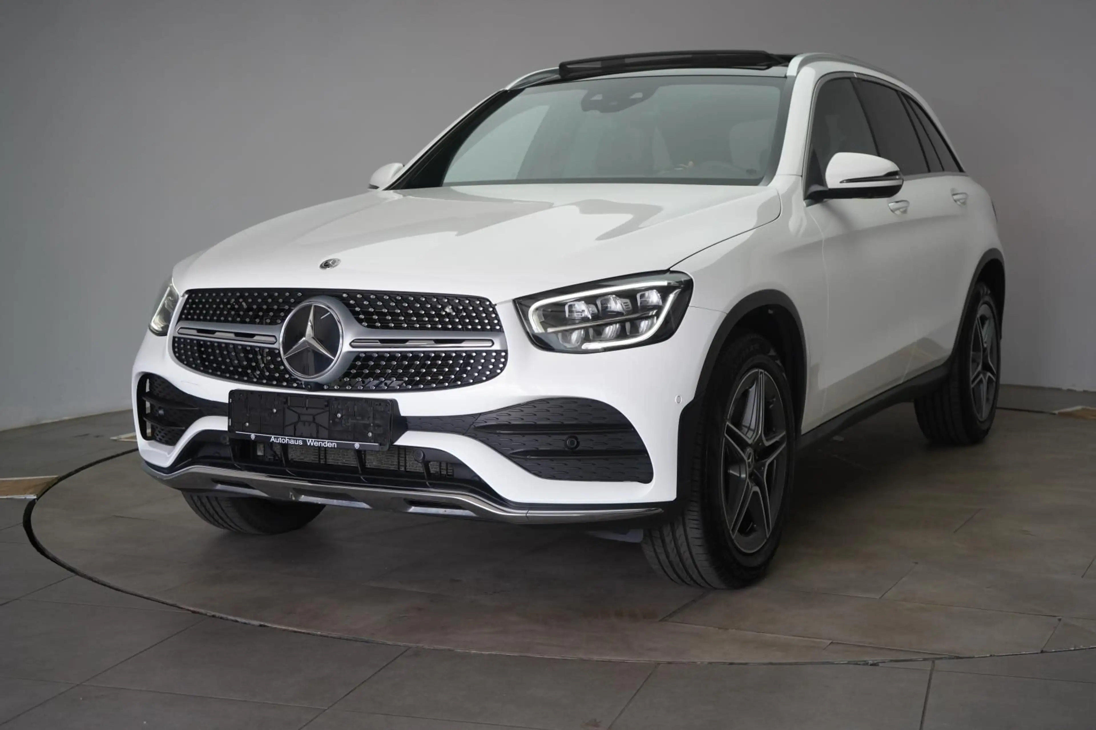 Mercedes-Benz GLC 300 e 4Matic 9G-Tronic Pano/Leder/360Kamera/ — photo 3