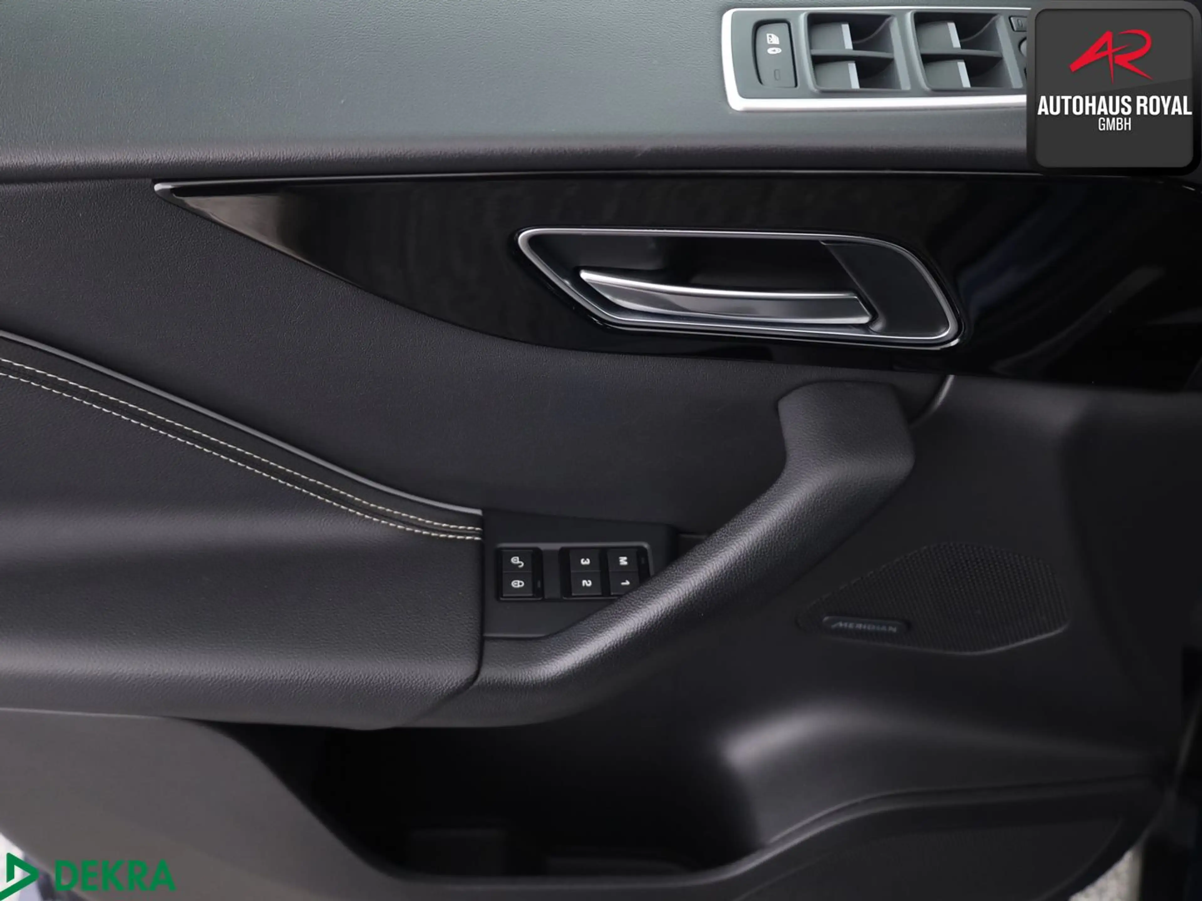 Jaguar F-Pace F-Pace 25t AWD R SPORT PANO,DIG.TACHO,ACC,KAMERA — photo 14