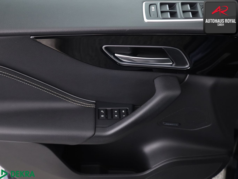 Jaguar F-Pace F-Pace 25t AWD R SPORT PANO,DIG.TACHO,ACC,KAMERA — photo 14