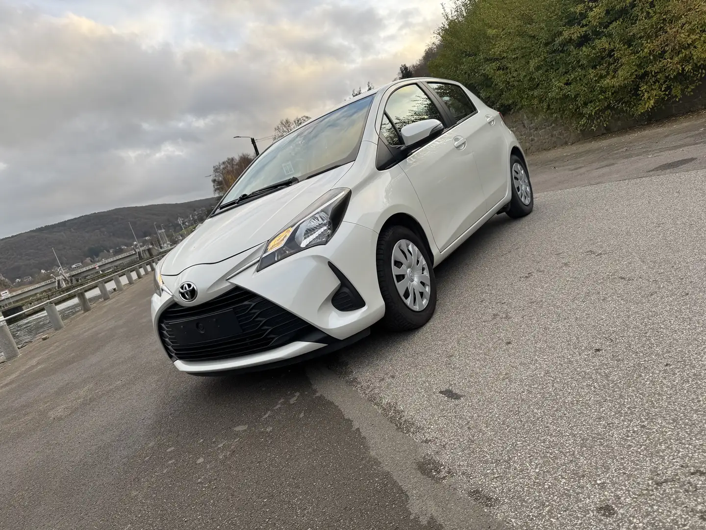 Toyota Yaris 69 VVT-i Active 80000km Garantie Wit - 1