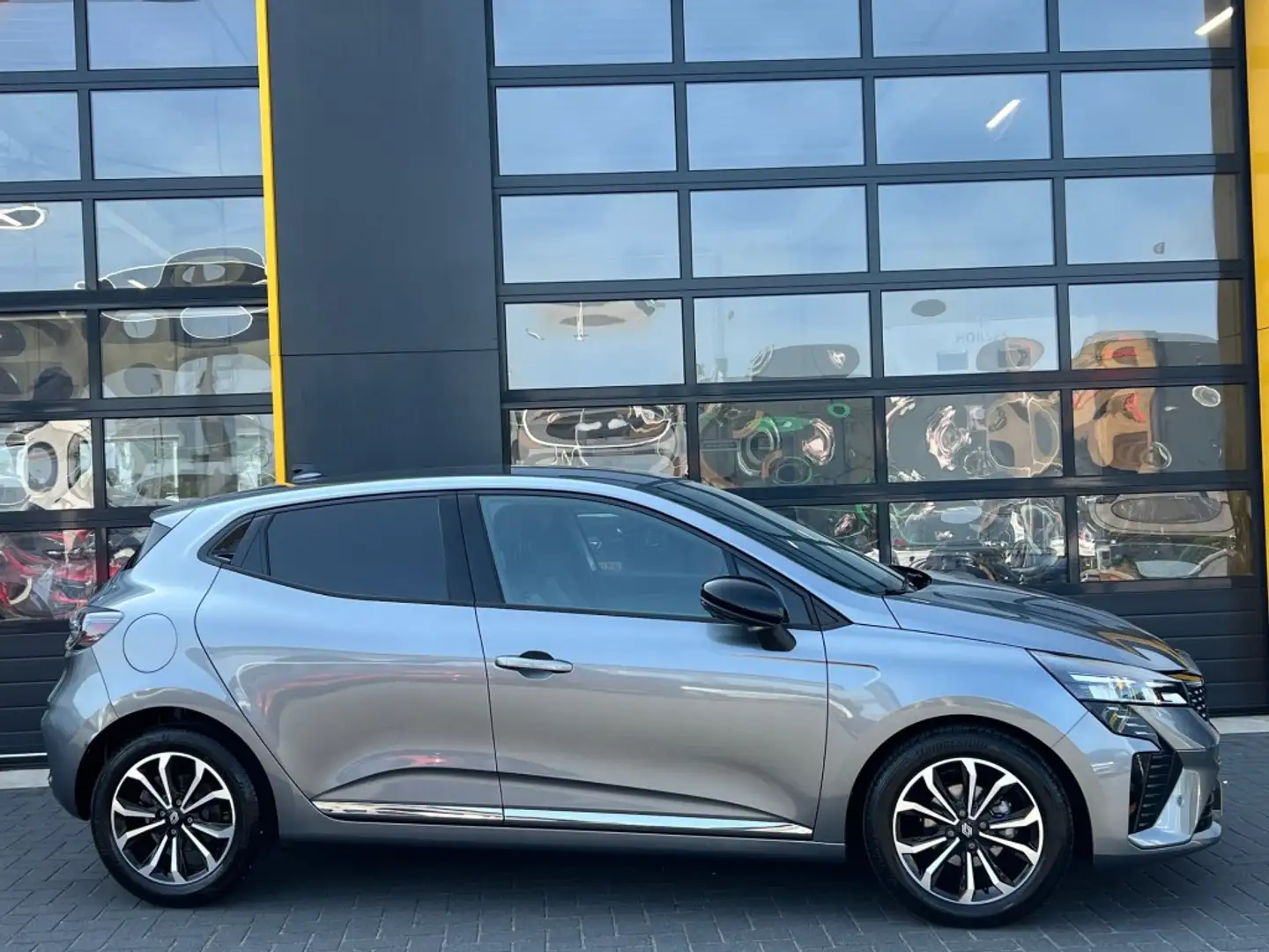 Renault Clio 1.0 TCe 90 Techno Camera 360  Adaptive Cruise Groo Grijs - 2