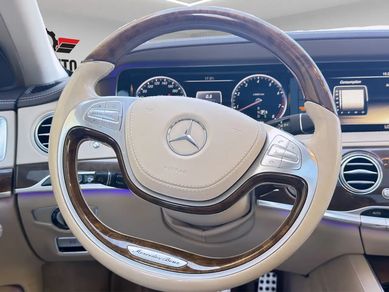 Mercedes-Benz S-Class снимка Mercedes-Benz S-Class