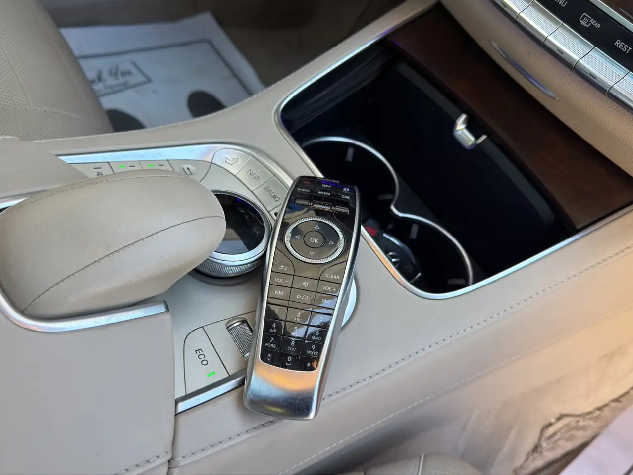 Mercedes-Benz S-Class снимка Mercedes-Benz S-Class