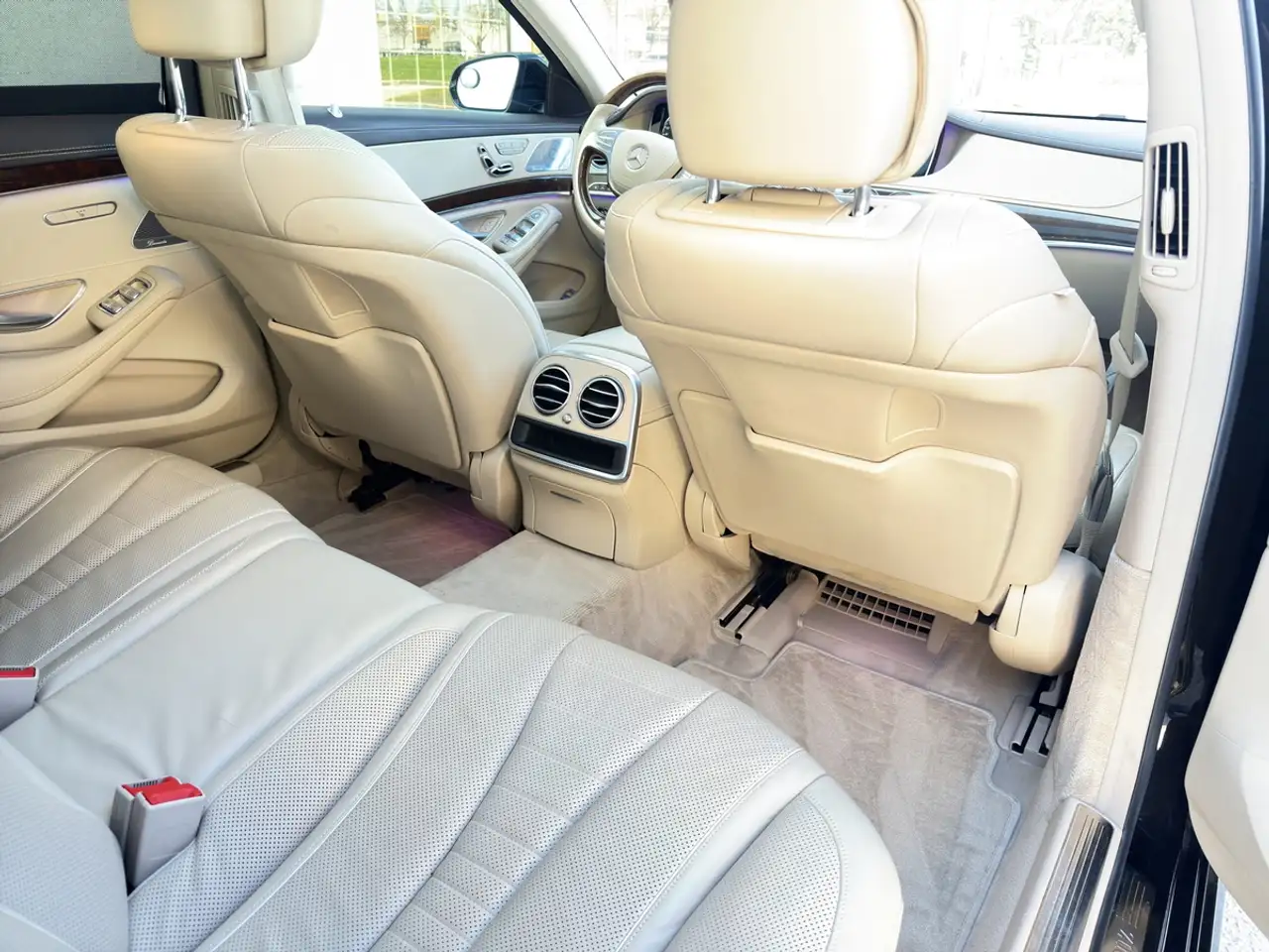 Mercedes-Benz S-Class снимка Mercedes-Benz S-Class