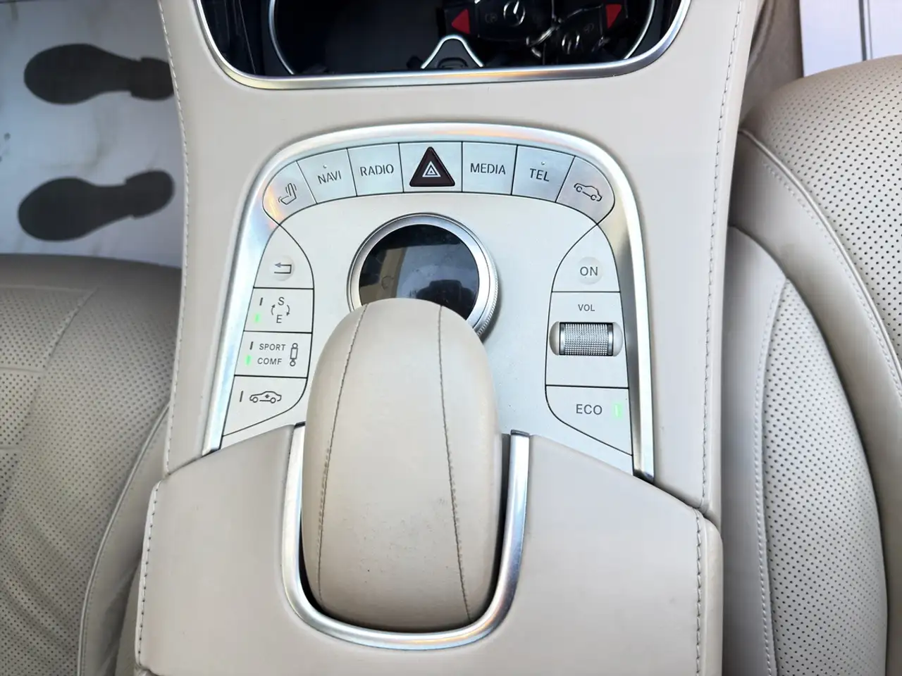 Mercedes-Benz S-Class снимка Mercedes-Benz S-Class