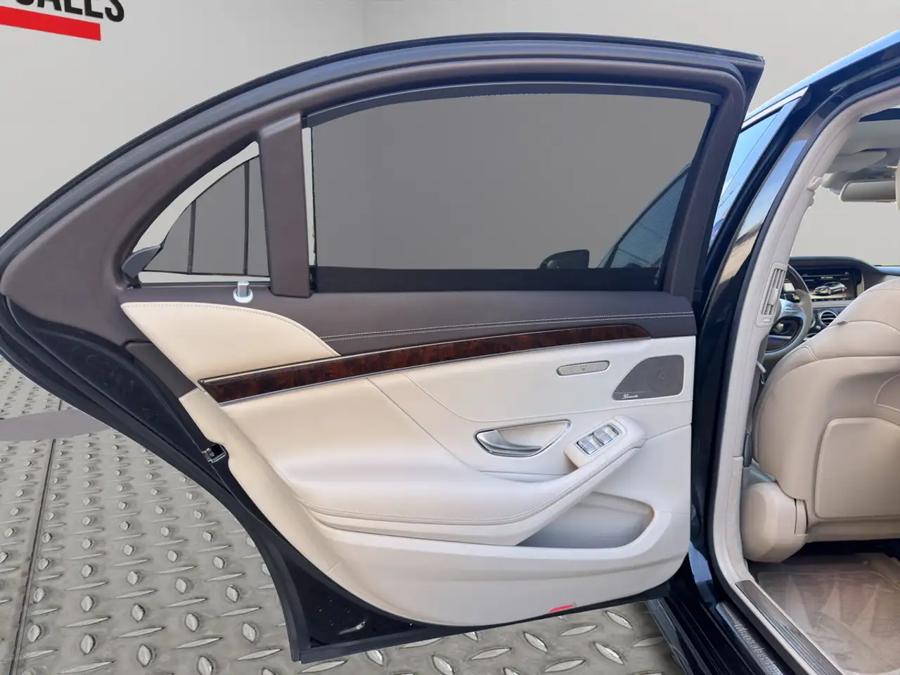 Mercedes-Benz S-Class снимка Mercedes-Benz S-Class