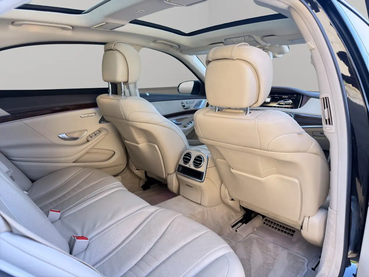 Mercedes-Benz S-Class снимка Mercedes-Benz S-Class