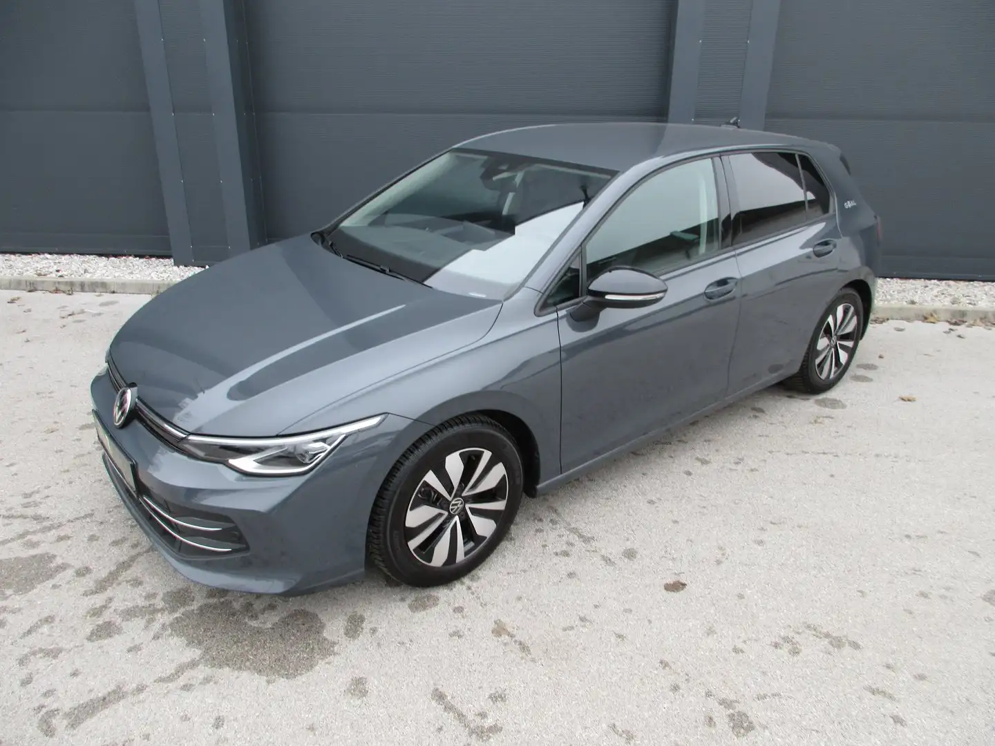 Volkswagen Golf VIII Lim. 1.5 TSI 110 kW Life Grau - 2