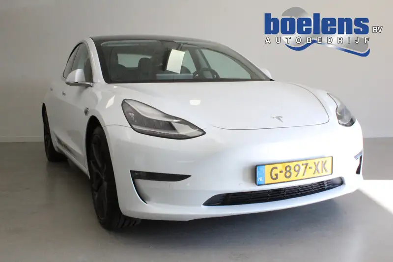 TESLA Model 3