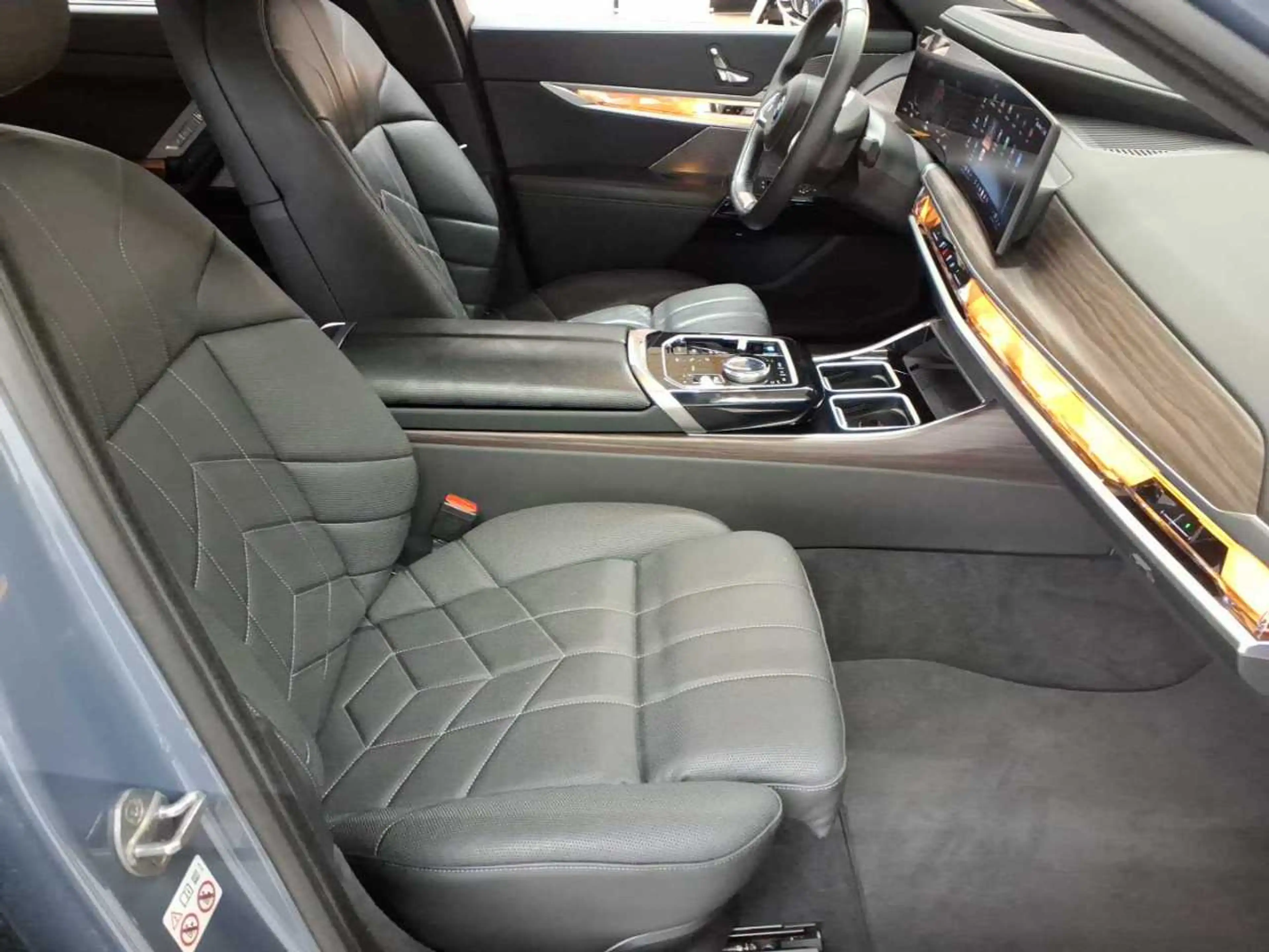 BMW i7 i7 xDrive60 Executive Paket KAMERA INNO — photo 8
