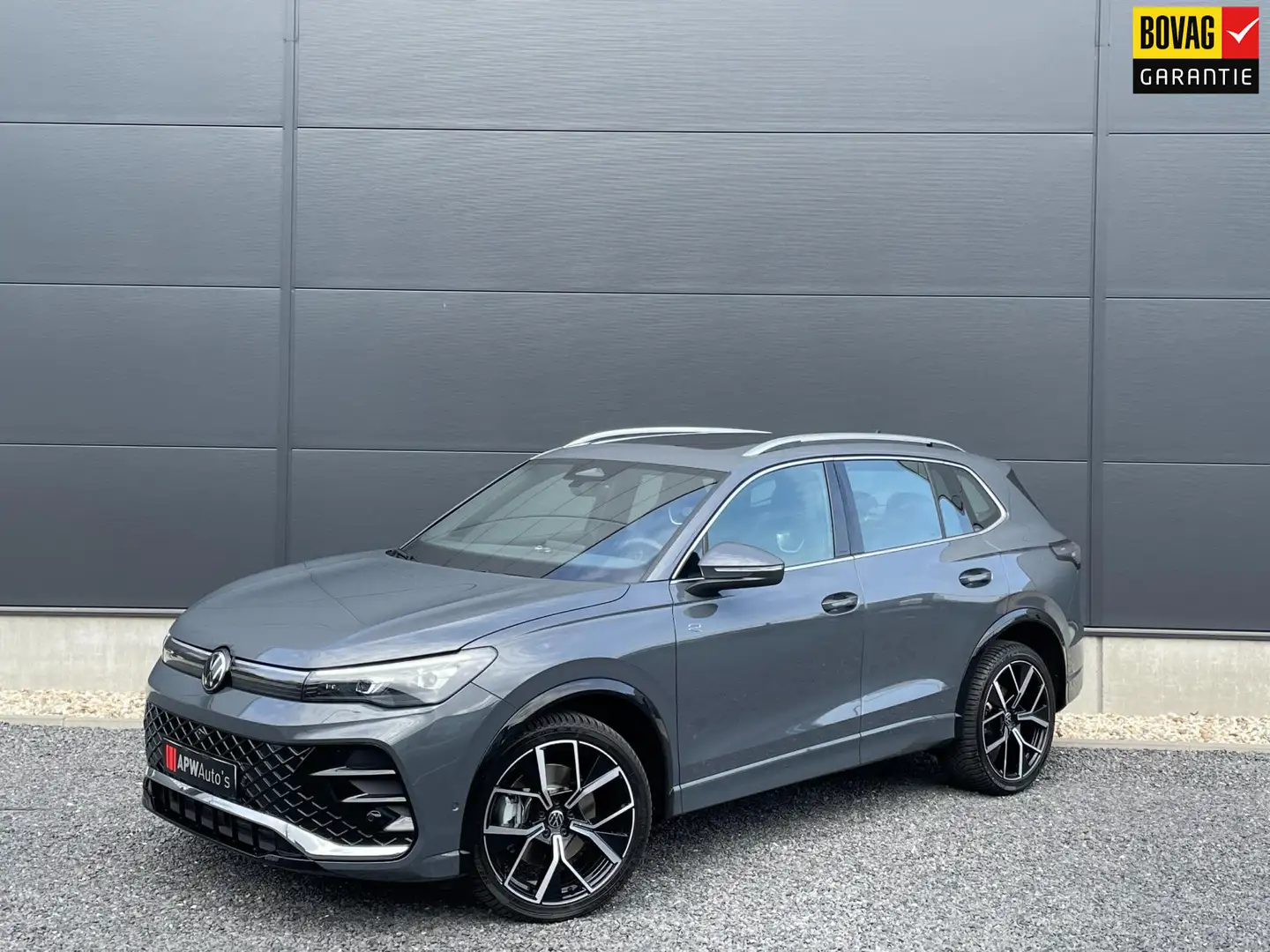Volkswagen Tiguan 2.0 TDI R-Line Business Navi | Clima | Panodak | M Grijs - 1
