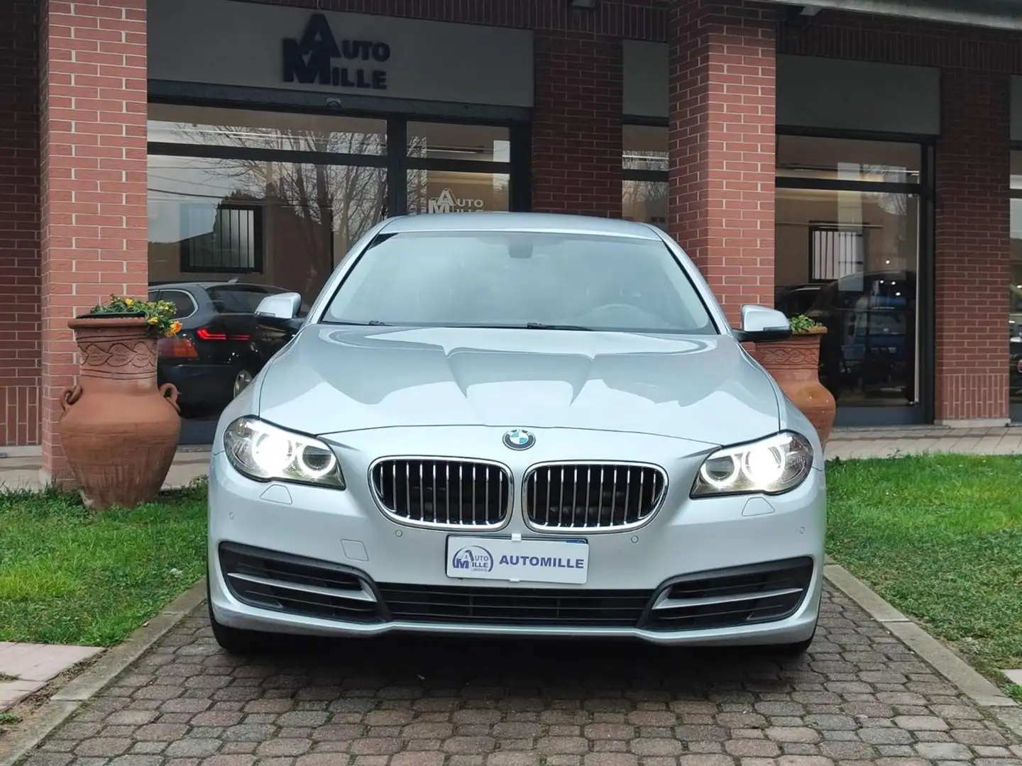 BMW 525 d xDrive Touring Luxury Argent - 2