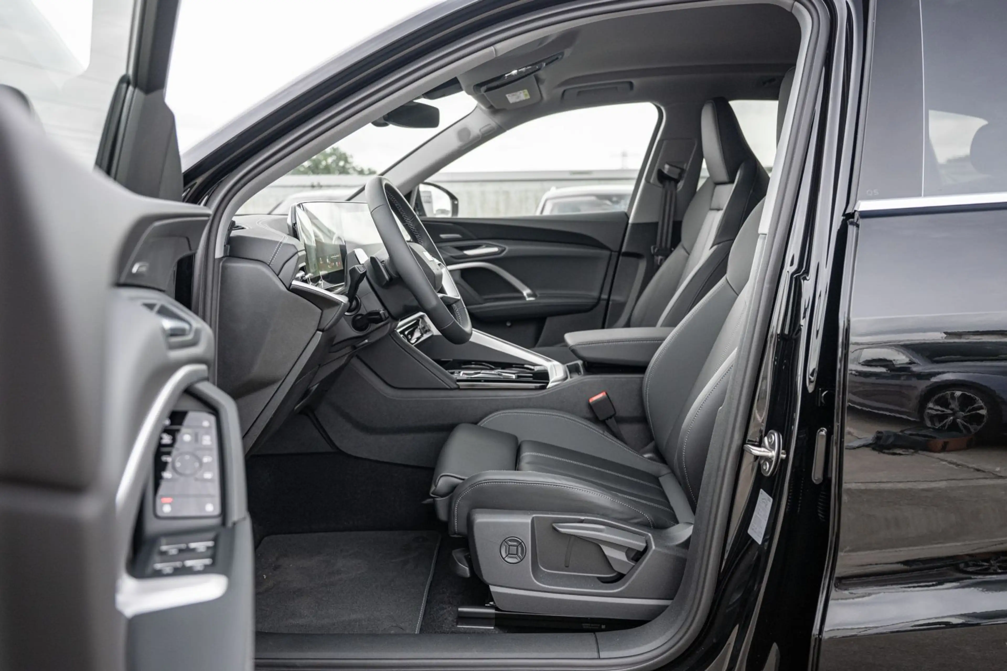 Audi Q5 TDI S tronic quattro 220 KW NAVI/MATRIX/360° — photo 13