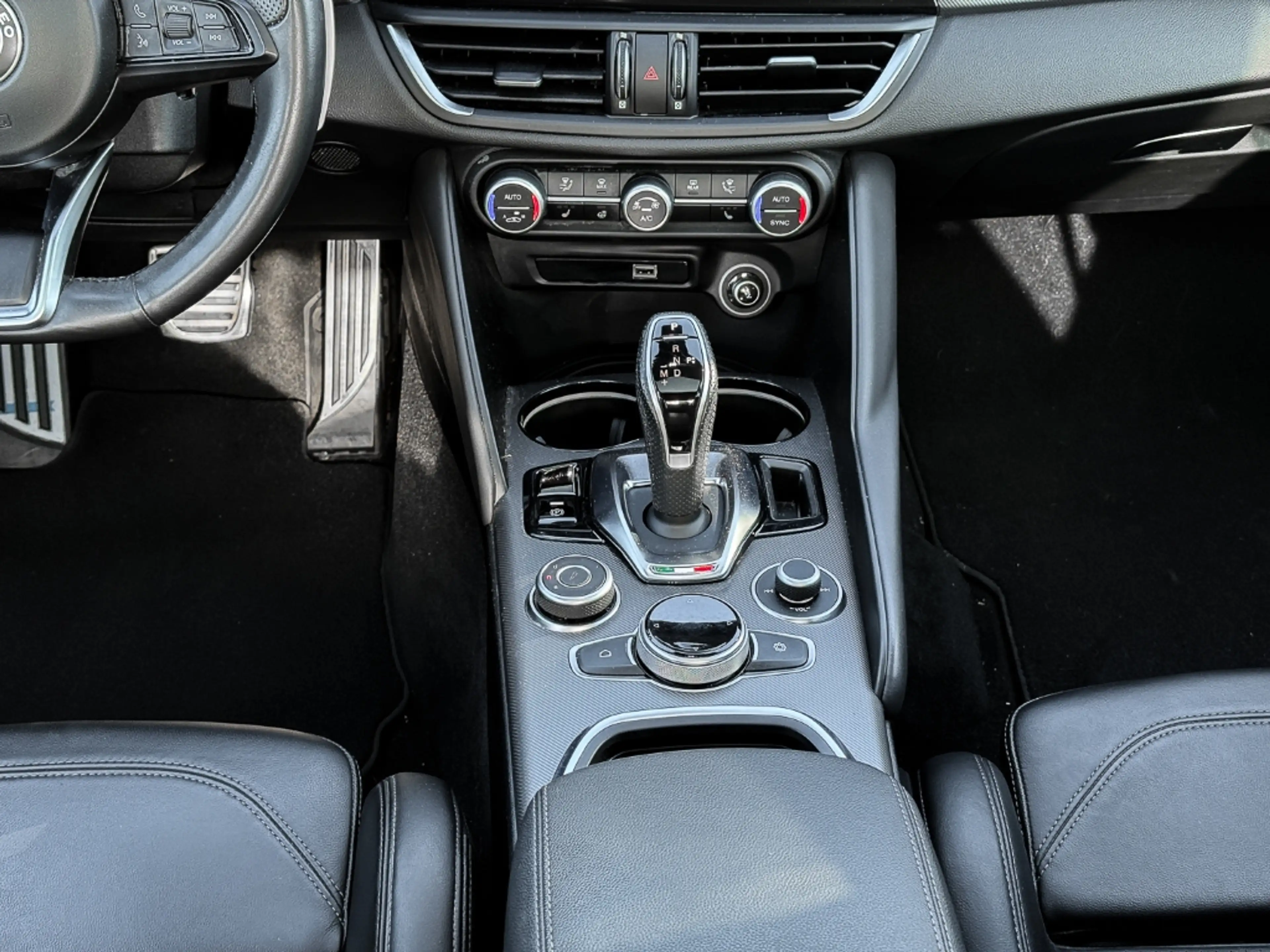 Alfa Romeo Giulia Veloce Q4 AD El. Fondsitzverst. El. Panodach Navi — photo 12