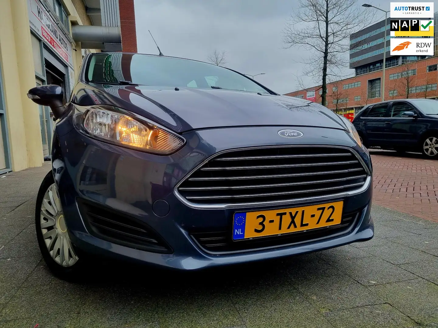 Ford Fiesta 1.0 Style 5drs Airco Navi ElecRam Trekhaak Gris - 1