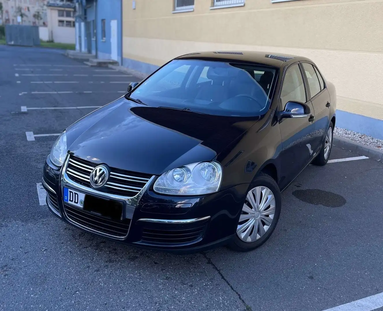 Volkswagen Jetta 1.6 Trendline - 1
