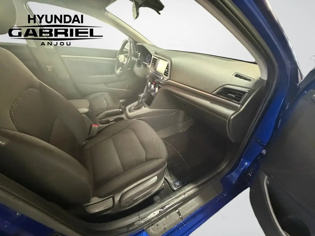 Hyundai ELANTRA photo Hyundai ELANTRA