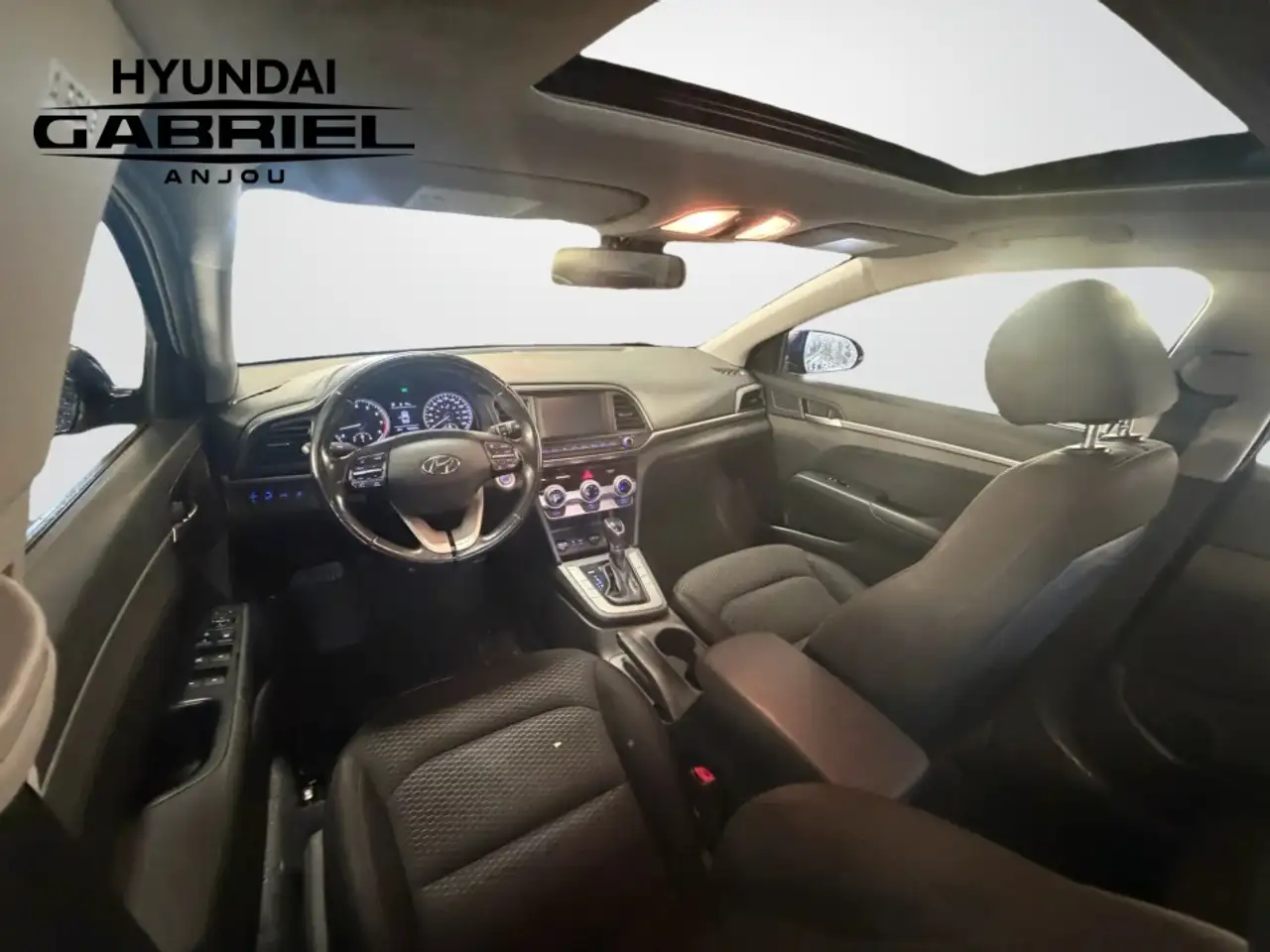 Hyundai ELANTRA photo Hyundai ELANTRA
