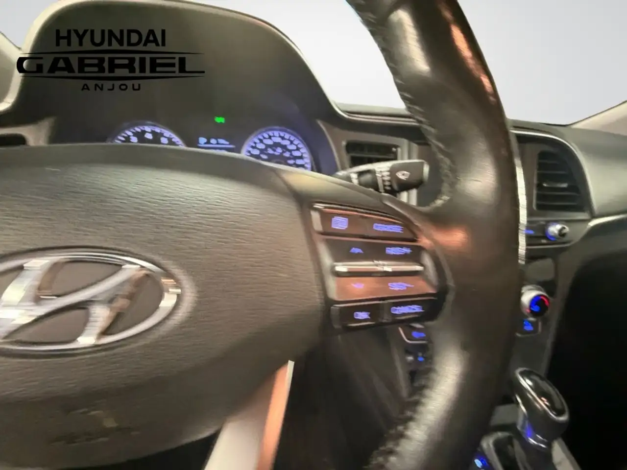Hyundai ELANTRA photo Hyundai ELANTRA