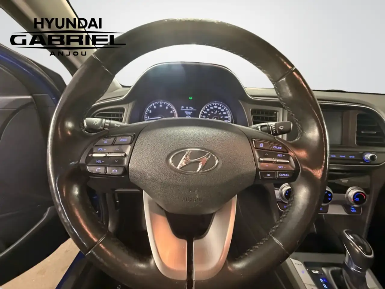 Hyundai ELANTRA photo Hyundai ELANTRA