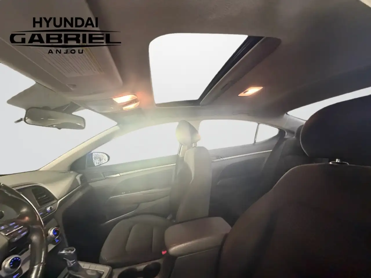 Hyundai ELANTRA photo Hyundai ELANTRA