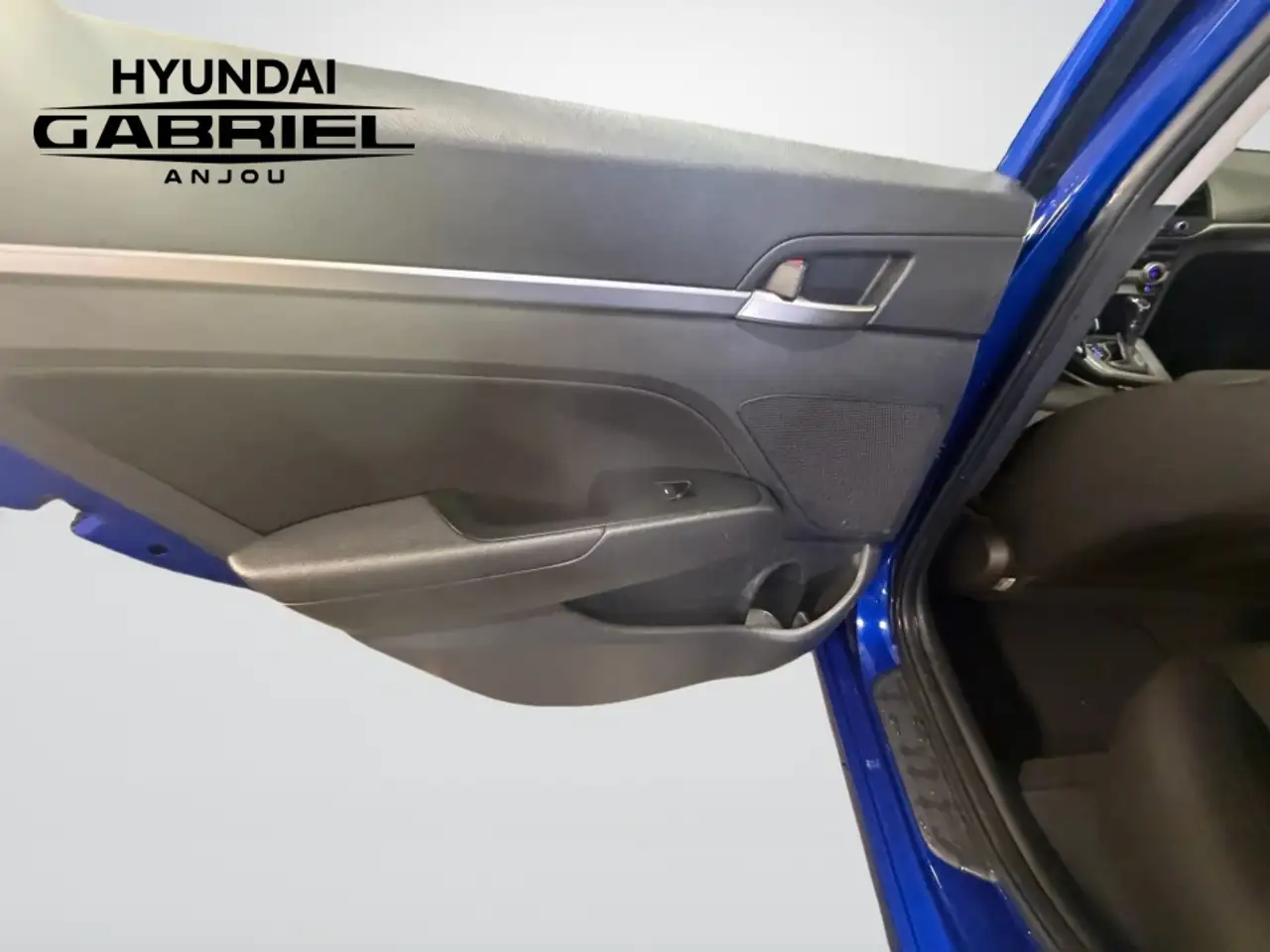 Hyundai ELANTRA photo Hyundai ELANTRA