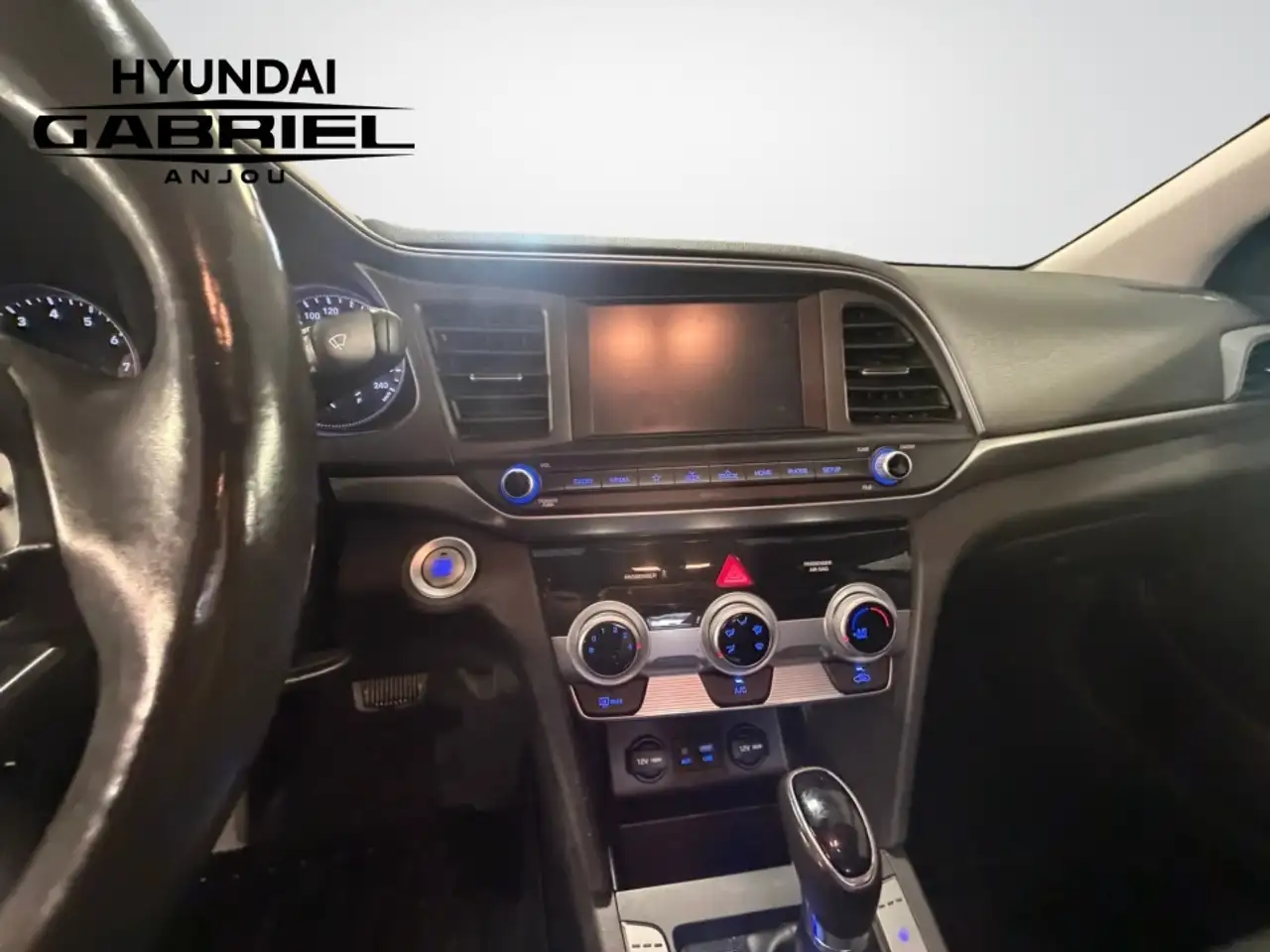 Hyundai ELANTRA photo Hyundai ELANTRA