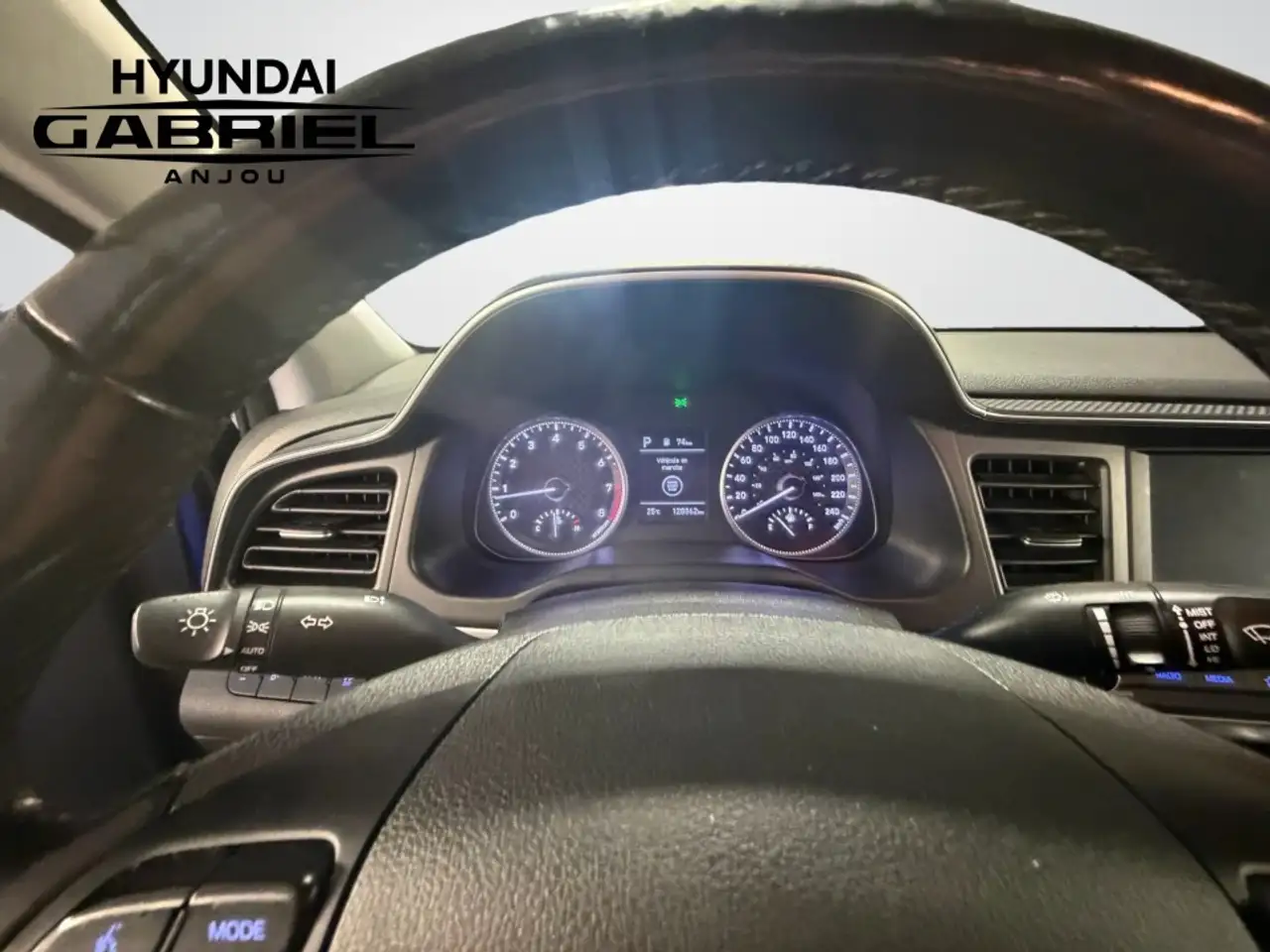 Hyundai ELANTRA photo Hyundai ELANTRA