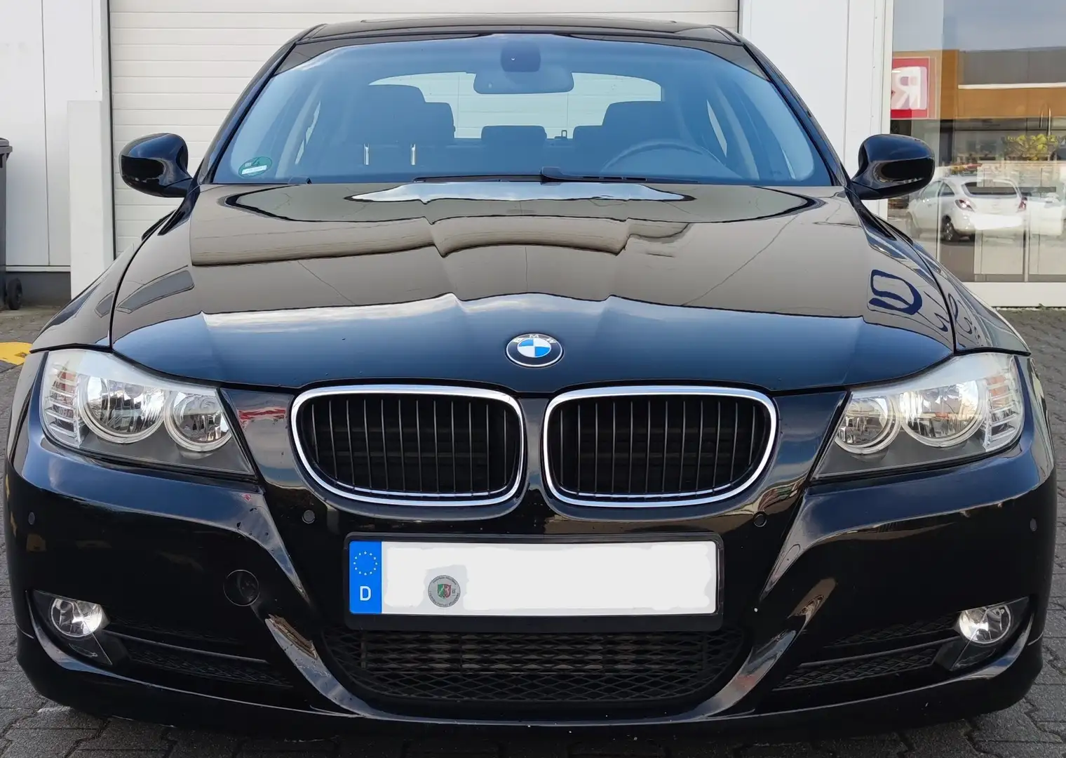 BMW 318 3er 318d DPF,HiFi,Mp3,Navi,Öl,TÜV NEU(06/27) Schwarz - 1