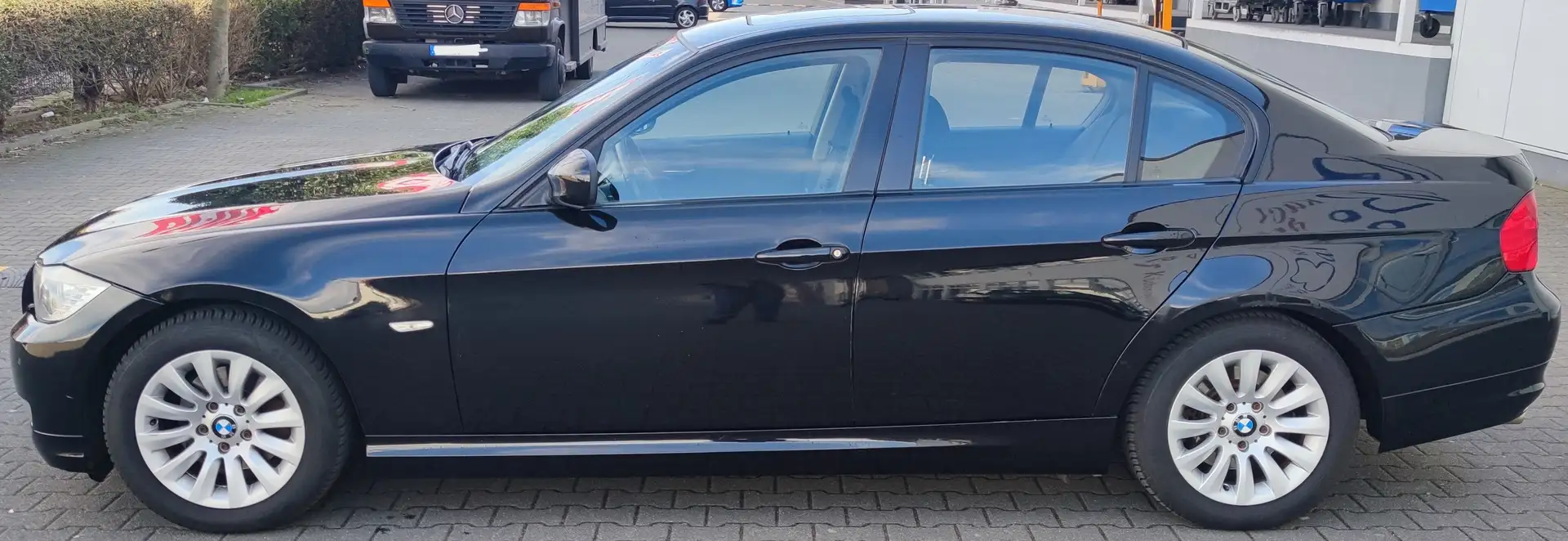 BMW 318 3er 318d DPF,HiFi,Mp3,Navi,Öl,TÜV NEU(06/27) Schwarz - 2