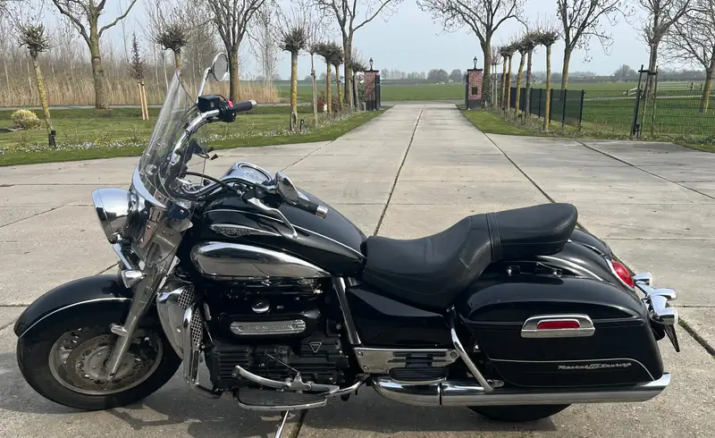 Triumph Rocket III Touring - foto 3