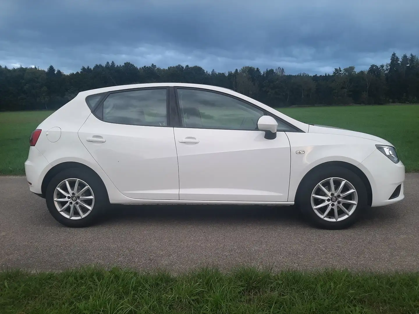 SEAT Ibiza 1.2 TSI Style 1. Hand KLIMA SHZ  ALU EURO6 Weiß - 2