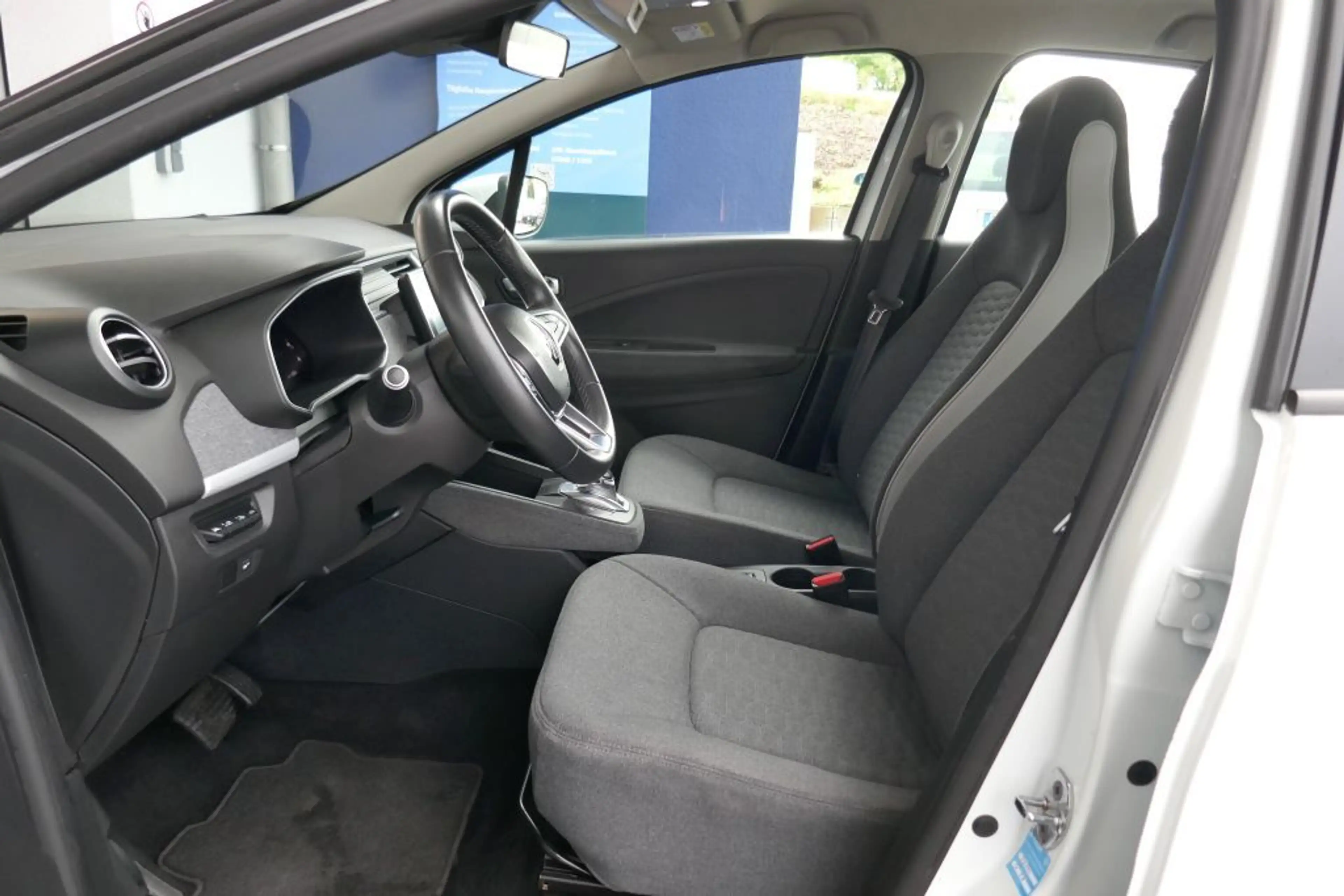 Renault ZOE (Kaufbatterie) Z.E. 50 KAMERA SOH 94 % — photo 5