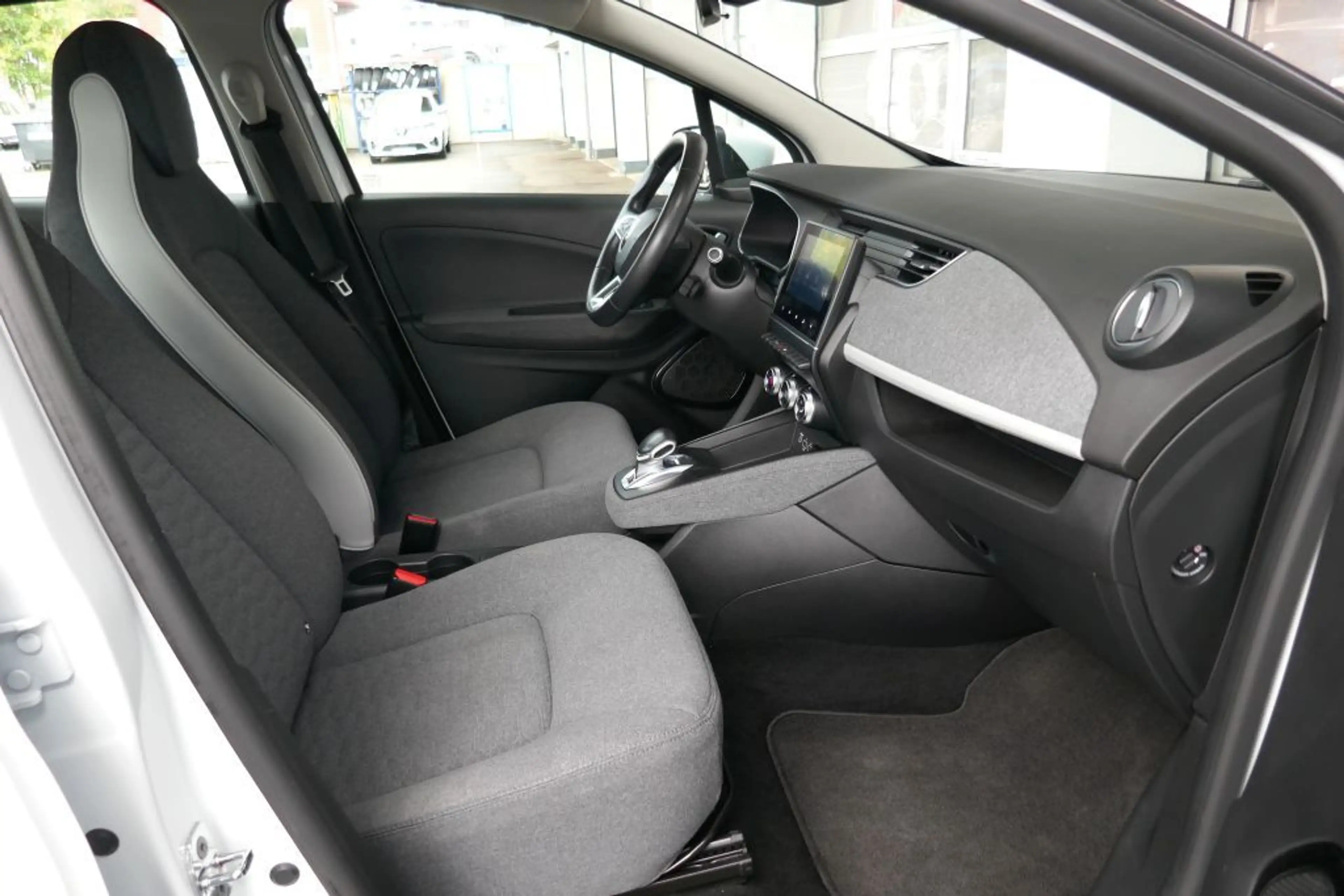 Renault ZOE (Kaufbatterie) Z.E. 50 KAMERA SOH 94 % — photo 15