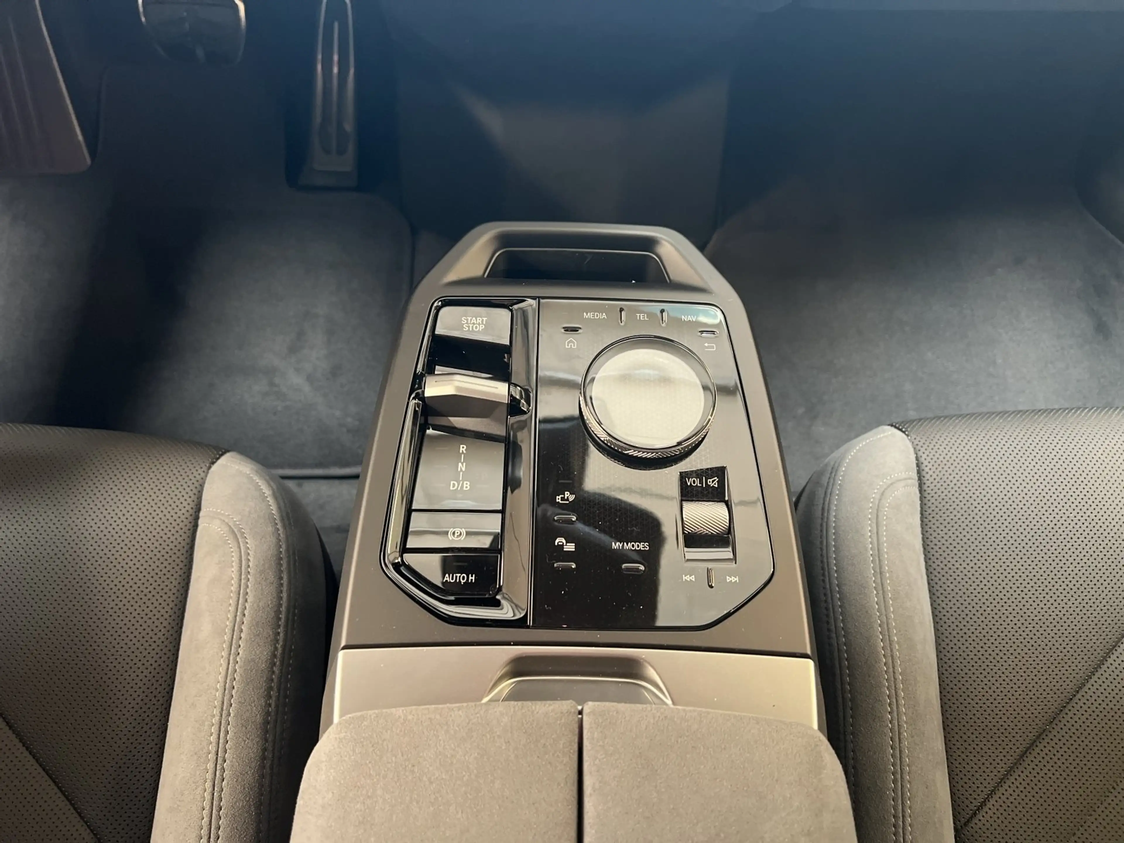 BMW iX xDrive45 M Sport|AHK|DA&PA-Prof.|H/K — photo 13