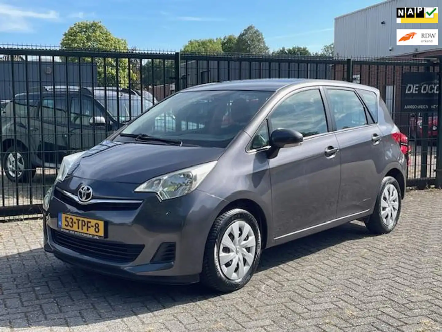 Toyota Verso-S 1.3 VVT-i Comfort Gris - 1