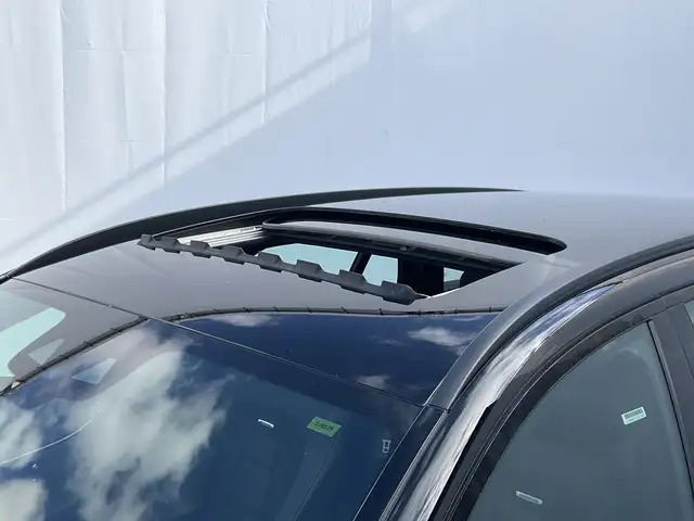 Mercedes-Benz E Class view 4