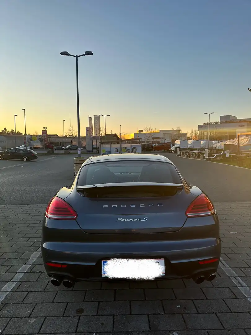 Porsche Panamera Neue Batterie - S E-Hybrid mit 8-Fach Bereifung Blau - 2