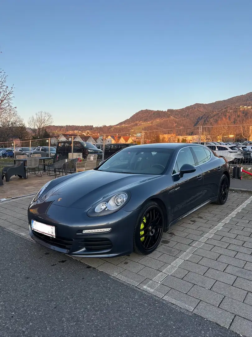 Porsche Panamera Neue Batterie - S E-Hybrid mit 8-Fach Bereifung Blau - 1